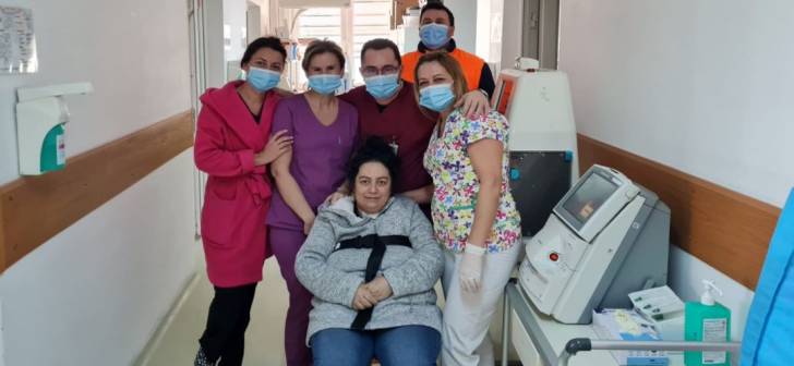 The patient with AH1N1 flu, snatched from the clutches of death by the artificial lung that breathed in her place for two weeks, in Timisoara